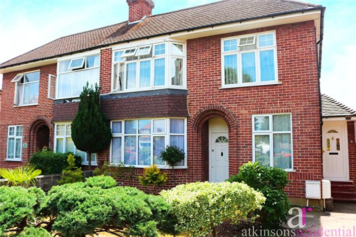 2 Bedroom Maisonette For Sale In Myddelton Close, Enfield, Middlesex, EN1