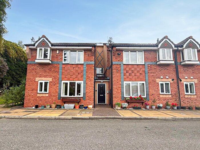 2 Bedroom Flat For Sale In Clay Cross Road, Woolton, Liverpool, L25