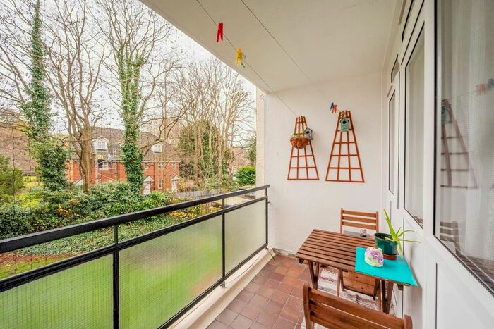 2 Bedroom Flat To Rent In Stoford Close, Southfields, London, SW19