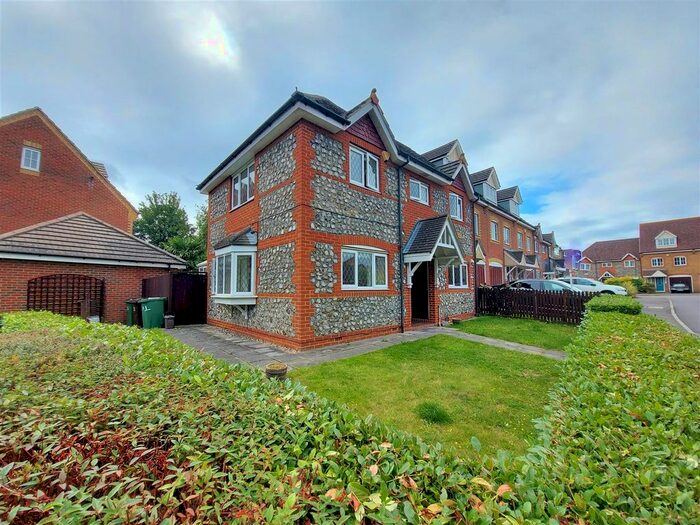 3 Bedroom End Of Terrace House To Rent In Sandpiper Road, Sutton, SM1