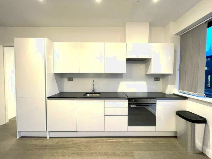 2 Bedroom Apartment To Rent In Everard Close, St. Albans, AL1