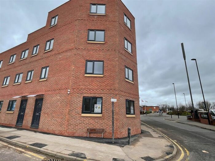 2 Bedroom Flat To Rent In John Street, Willenhall, WV13
