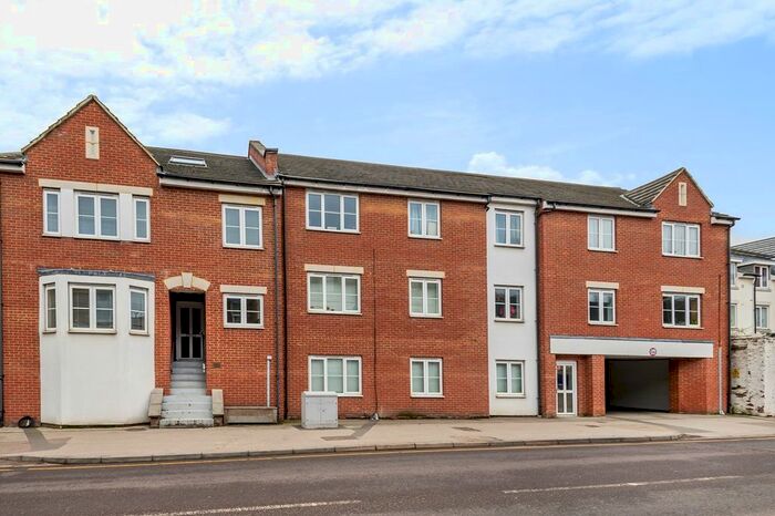 2 Bedroom Flat To Rent In Walsworth Road, Hitchin, SG4