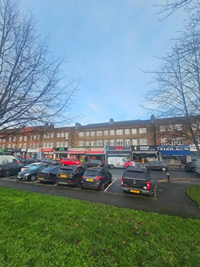 3 Bedroom Maisonette To Rent In Claybury Broadway, Ilford, IG5