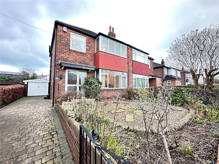 3 Bedroom Semi Detached House To Rent In Knightsway, Leeds, West Yorkshire, LS15