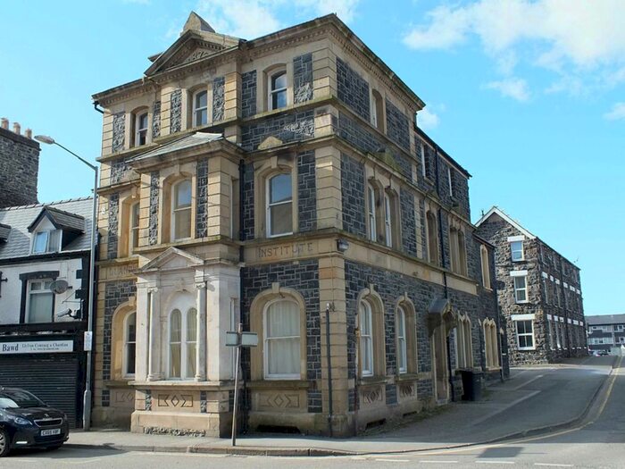 1 Bedroom Flat To Rent In Flat, Memorial Institute, Plough Street, Llanrwst, LL26