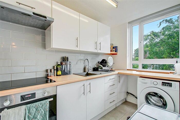 1 Bedroom Flat To Rent In Regina Road, Finsbury Park, London, N4