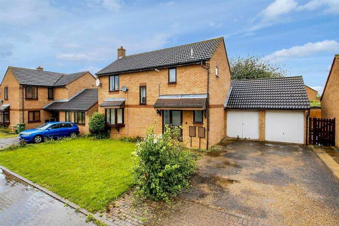 4 Bedroom Detached House To Rent In Ulyett Place, Oldbrook, Milton Keynes, MK6