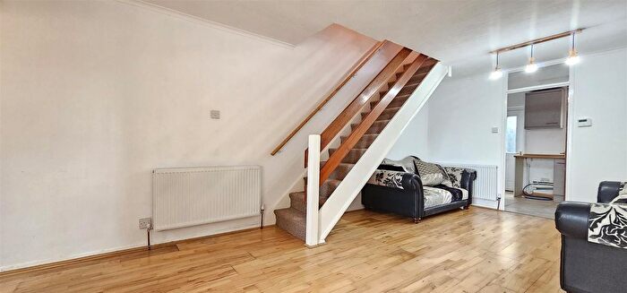 2 Bedroom End Of Terrace House To Rent In Meadowcroft Glade, Westfield, S20