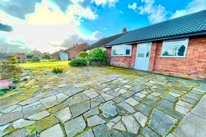 2 Bedroom Bungalow To Rent In Well Grove, Whitefield M45