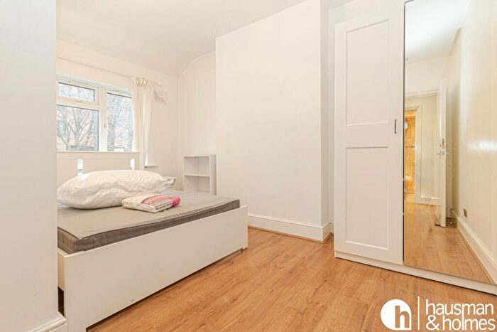 3 Bedroom Flat To Rent In North End Road, Golders Green, NW11