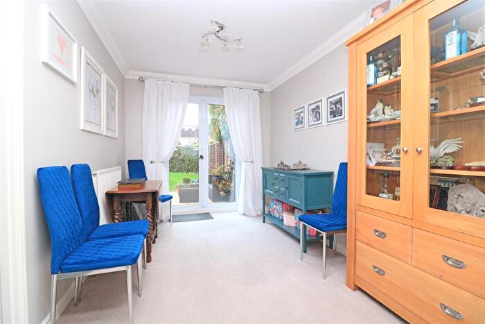3 Bedroom Semi-Detached House For Sale In Yonge Close, Boreham, Chelmsford, CM3