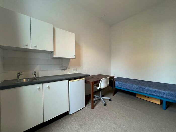 Flat To Rent In - Ifield Road, London, SW10
