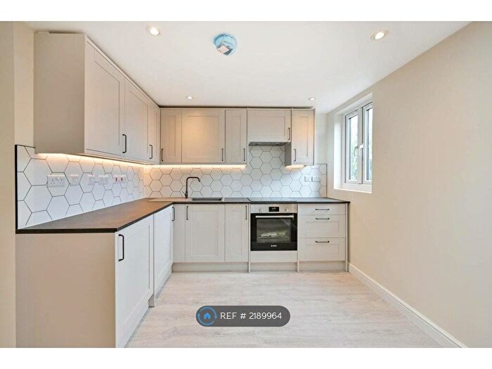 1 Bedroom Flat To Rent In Hanworth Road, Hounslow, TW3