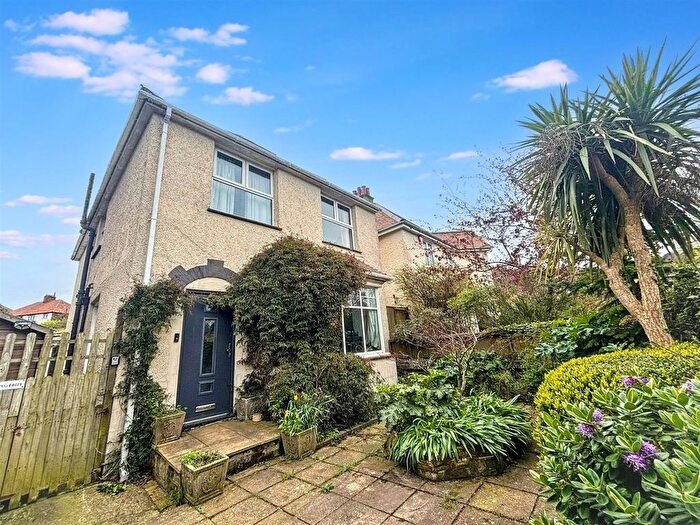 4 Bedroom Detached House For Sale In Upwick Road, Eastbourne, BN20