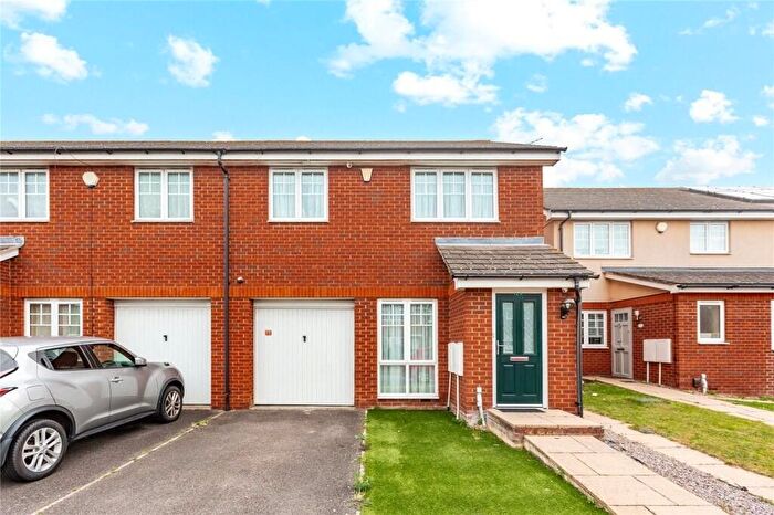 3 Bedroom End Of Terrace House For Sale In Coltishall Road, Hornchurch, Essex, RM12