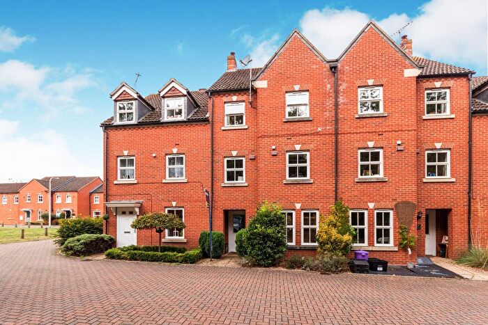 3 Bedroom Terraced House To Rent In Rosebay, Wokingham, RG40