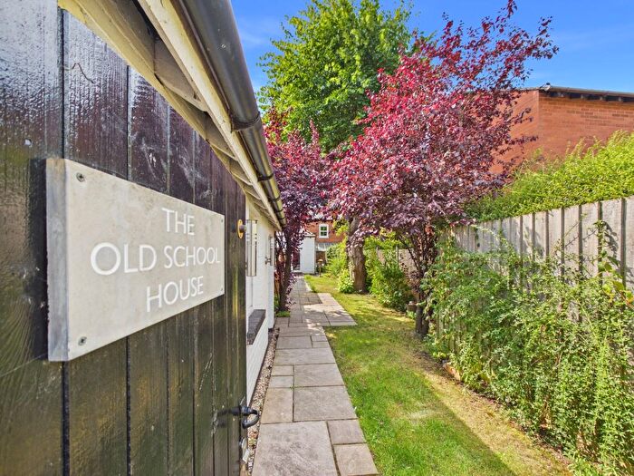 3 Bedroom Bungalow For Sale In Comer Road, Worcester, Worcestershire, WR2