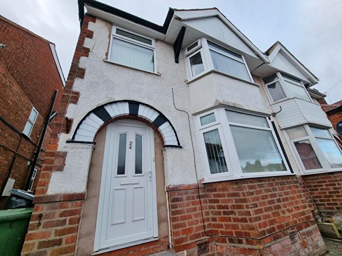 4 Bedroom Semi-Detached House To Rent In The Close, Leamington Spa, CV31