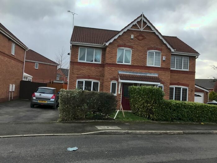 3 Bedroom Semi-Detached House To Rent In Quantock Drive, Oldham OL8