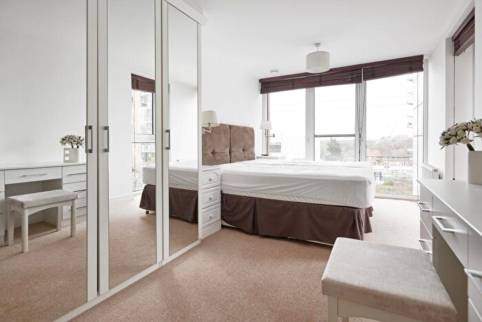 2 Bedroom Flat To Rent In Alaska Apartments, Western Gateway, E16