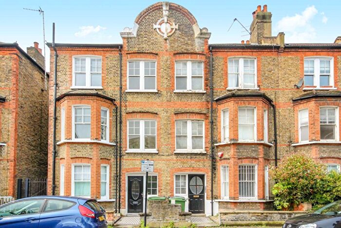 3 Bedroom Flat To Rent In Aristotle Road, Clapham, SW4