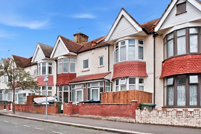 Studio To Rent In Fernbank Avenue, Wembley, HA0