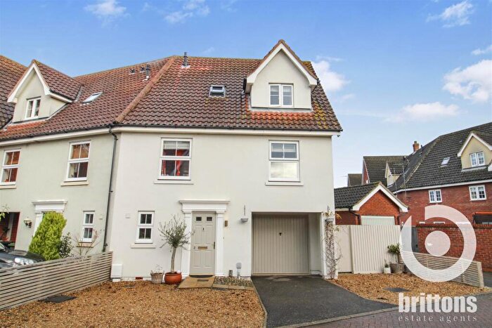 3 Bedroom End Of Terrace House For Sale In Tyrrell Crescent, South Wootton, King's Lynn, PE30