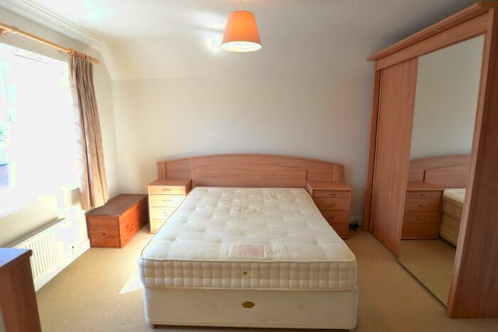 2 Bedroom Apartment To Rent In Roselands, Harboro Road, Sale, M33