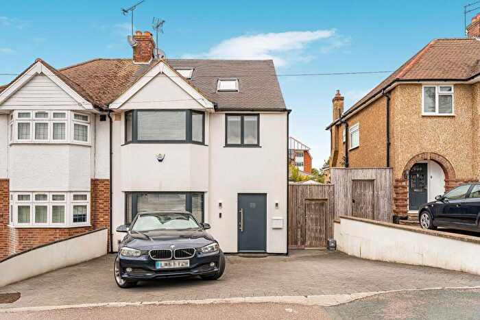 4 Bedroom Semi-Detached House For Sale In Sunnybank Road, Potters Bar, EN6