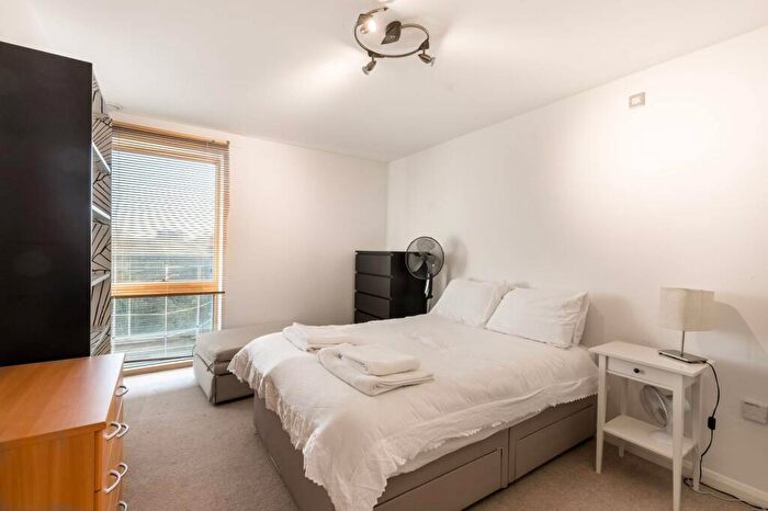2 Bedroom Flat To Rent In Carlton Vale, Maida Vale, London, NW6