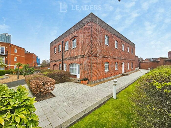 2 Bedroom Apartment For Sale In Gunwharf Quays, Portsmouth, Hampshire, PO1