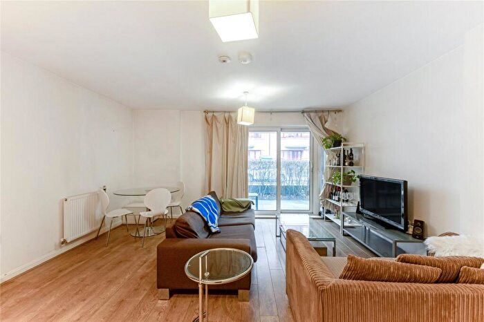 3 Bedroom Flat To Rent In Wallwood Street, London, E14