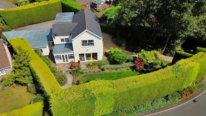 5 Bedroom Detached House For Sale In Cromarty House, Bentham Road, Brockwell, S40