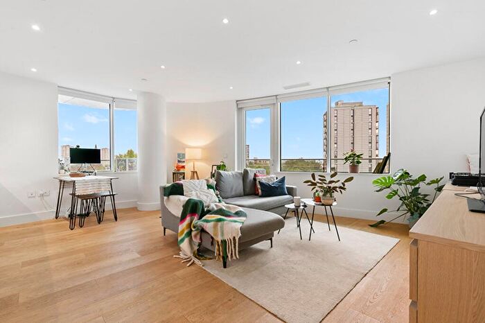 2 Bedroom Flat To Rent In Lombard Wharf, Lombard Wharf, SW11