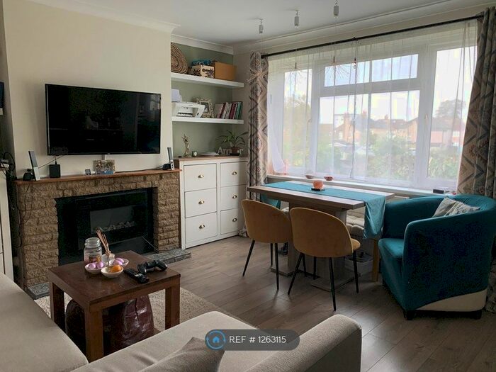 2 Bedroom Maisonette To Rent In Burr Close, Bexleyheath, DA7