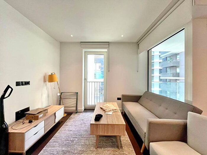 2 Bedroom Flat For Sale In Fountain Park Way, London, W12
