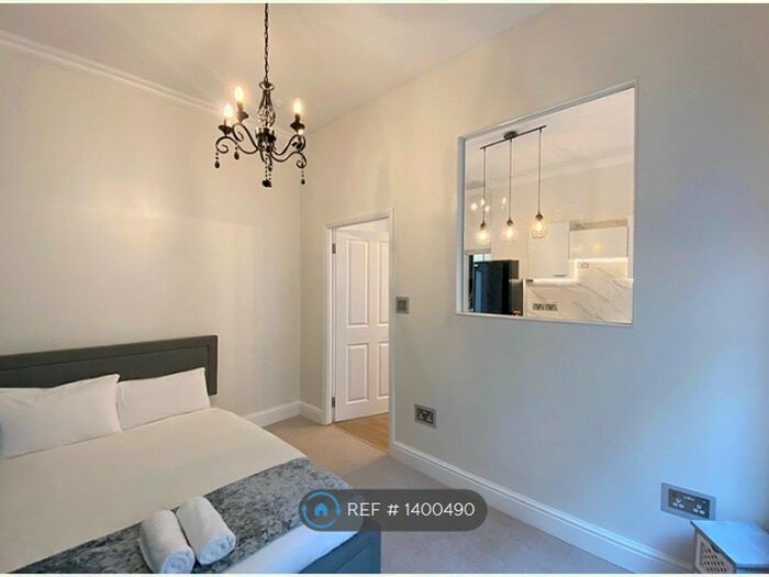 1 Bedroom Flat To Rent In Castletown Road, London, W14