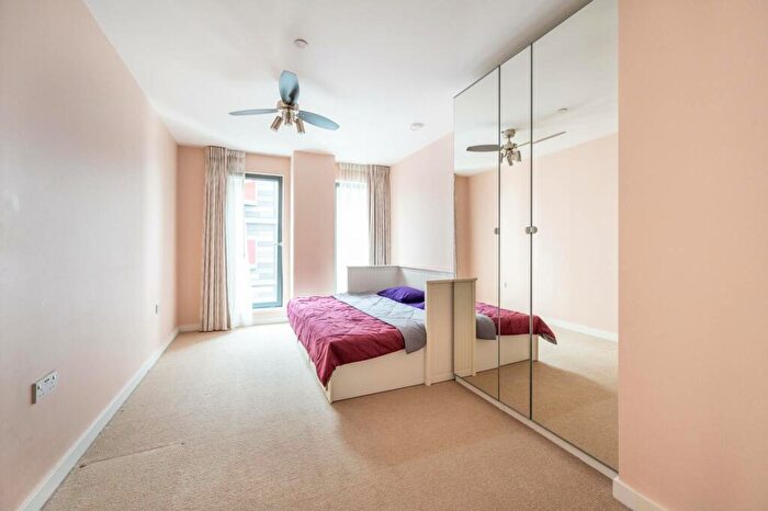 3 Bedroom Flat To Rent In Legacy Tower, Stratford, London, E15