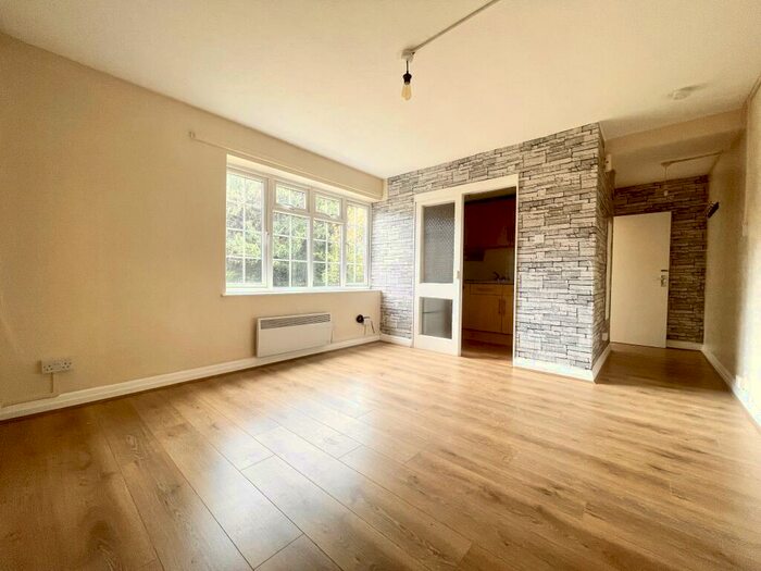 1 Bedroom Flat To Rent In Mays Hill Road, Shortlands, BR2