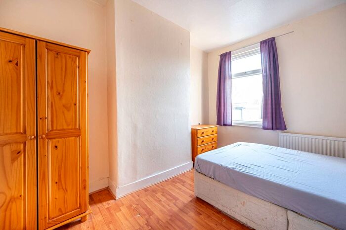 1 Bedroom Flat For Sale In Liddington Road, Stratford, London, E15
