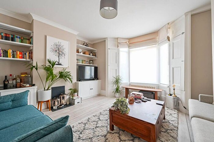 2 Bedroom Flat To Rent In Walthamstow Village, Walthamstow, London, E17