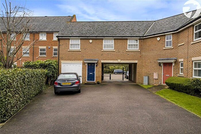 2 Bedroom Flat For Sale In Empire Walk, Greenhithe, Kent, DA9