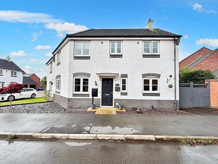 3 Bedroom Semi-Detached House For Sale In Meryton Grove, Kirkby In Ashfiled, NG17