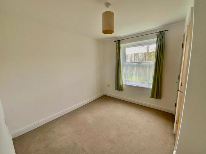 2 Bedroom Flat To Rent In Dragonfly Close, Kingswood, Bristol, BS15