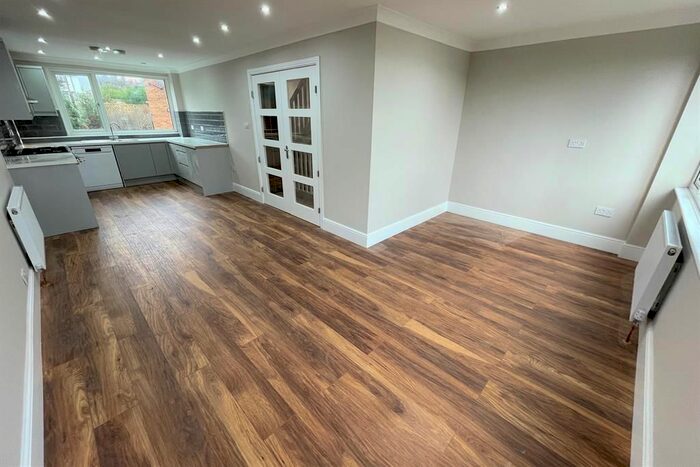 4 Bedroom Property To Rent In West Park Road, Roundhay, Leeds LS8