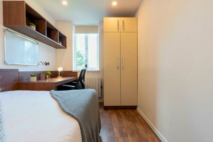 5 Bedroom Block Of Apartments To Rent In Eskdale Terrace, Newcastle Upon Tyne, NE2