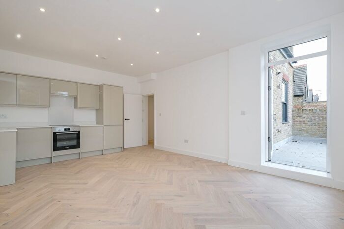 2 Bedroom Flat For Sale In Gordon Road, London, W5
