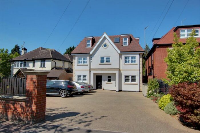 2 Bedroom Penthouse To Rent In Brookmans Avenue, Brookmans Park, Hatfield, AL9