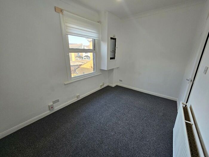 Studio To Rent In Kidderminster Road, Croydon, London, CR0